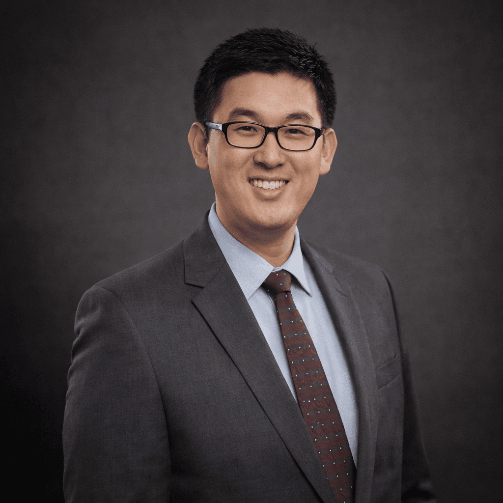 Xiao Yu (William) Wang 王律师 — 公司法与商事律师 (Corporate & Commercial Lawyer)，Starkman & Zhang 多伦多华人律师事务所